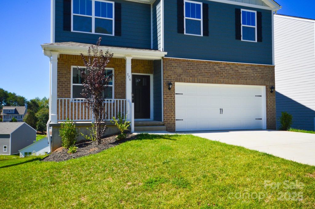 576 Country Oak Drive, Asheville, NC 28804