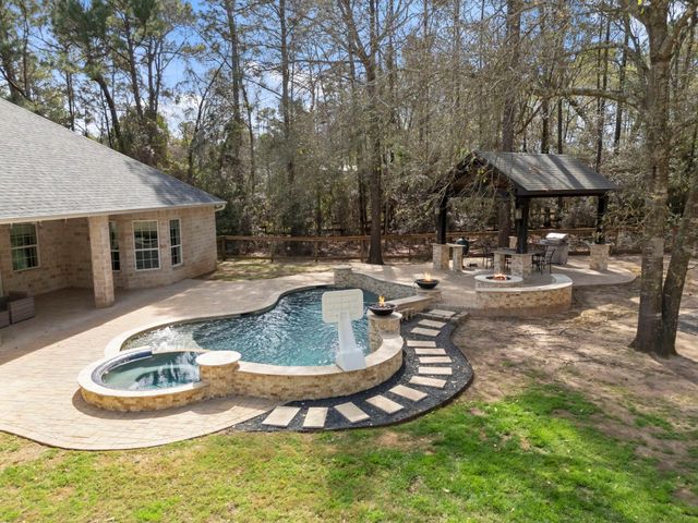 4046 Highland Pass, Montgomery, TX 77316