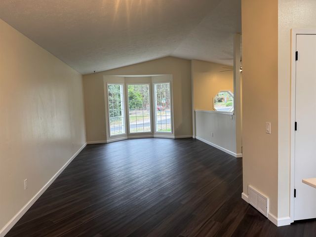 204 Lemon Ln, Nine Mile Falls, WA 99026