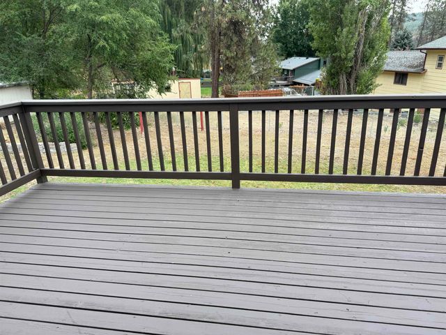 204 Lemon Ln, Nine Mile Falls, WA 99026