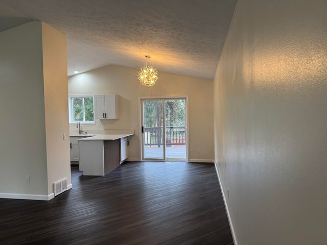204 Lemon Ln, Nine Mile Falls, WA 99026