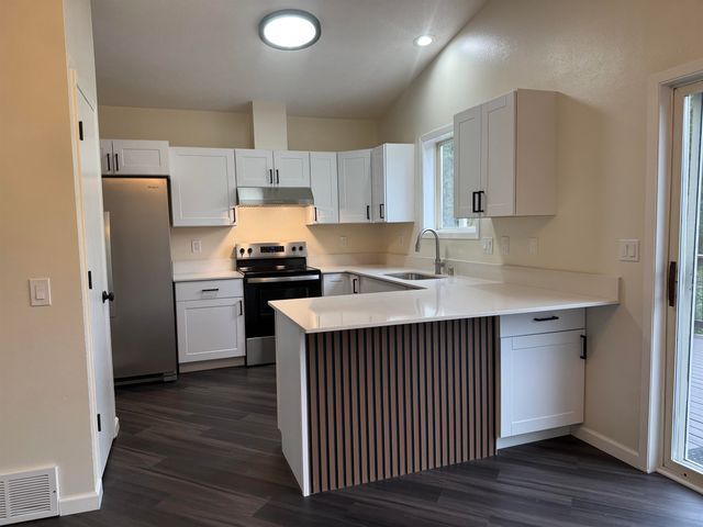 204 Lemon Ln, Nine Mile Falls, WA 99026