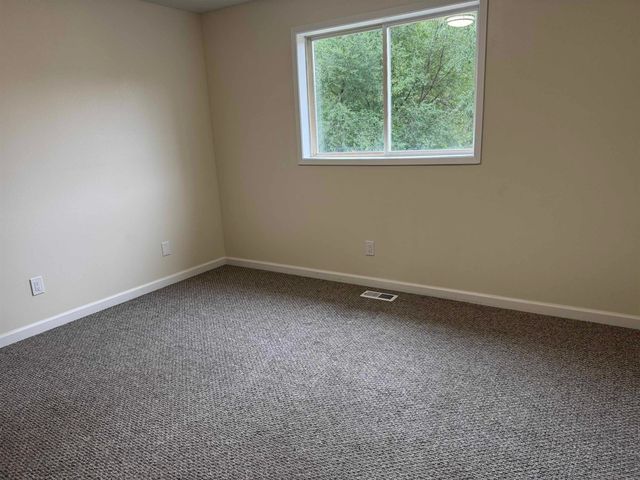 204 Lemon Ln, Nine Mile Falls, WA 99026