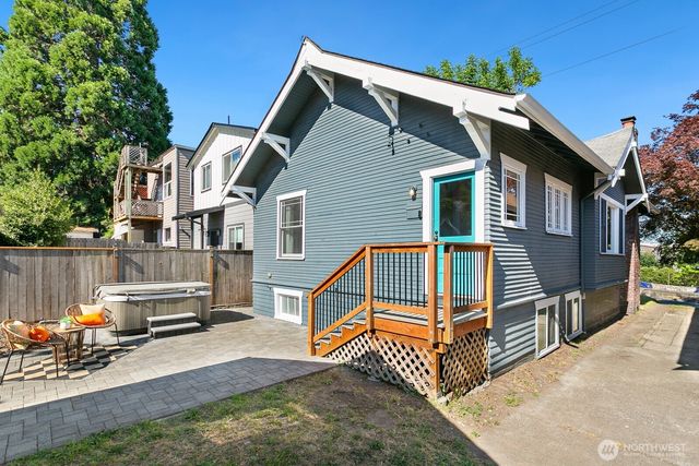 4329 5th Avenue NE, Seattle, WA 98105
