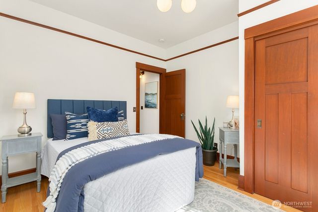 4329 5th Avenue NE, Seattle, WA 98105