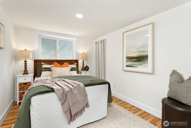 4329 5th Avenue NE, Seattle, WA 98105