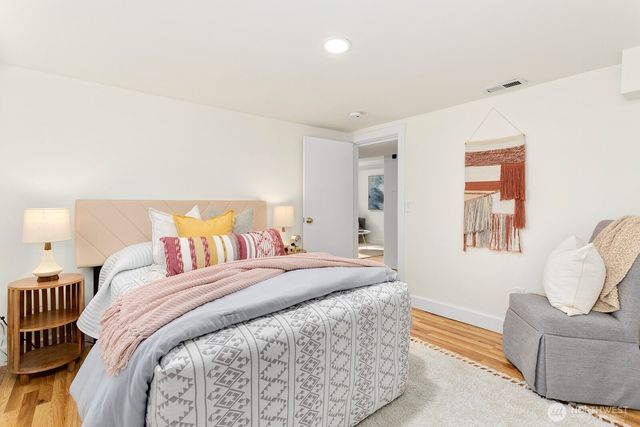 4329 5th Avenue NE, Seattle, WA 98105