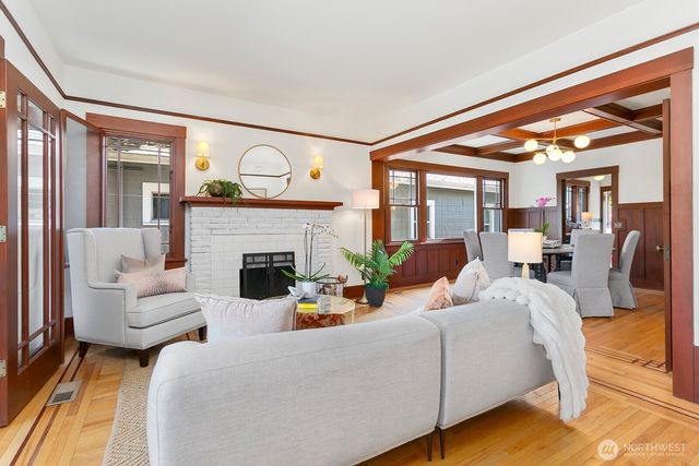 4329 5th Avenue NE, Seattle, WA 98105