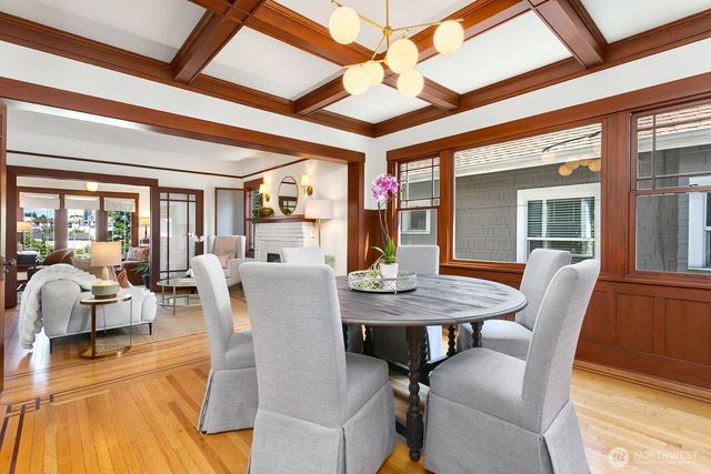 4329 5th Avenue NE, Seattle, WA 98105