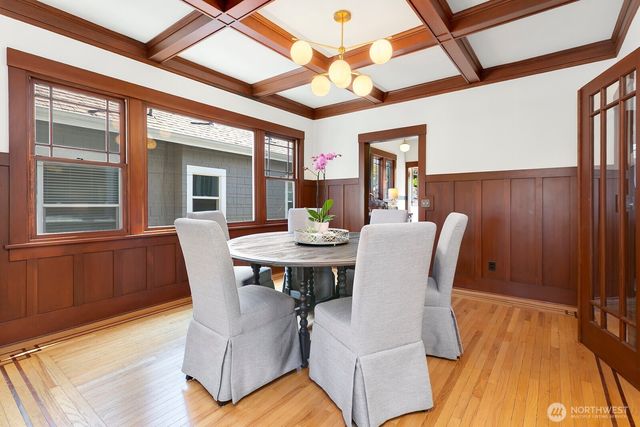 4329 5th Avenue NE, Seattle, WA 98105