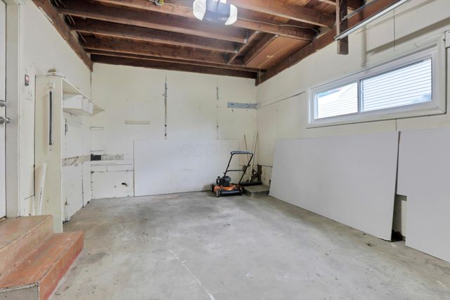 1023 Glenmore Avenue, Newark, OH 43055
