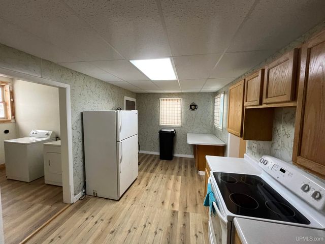 206 N 21st Street, Escanaba, MI 49829