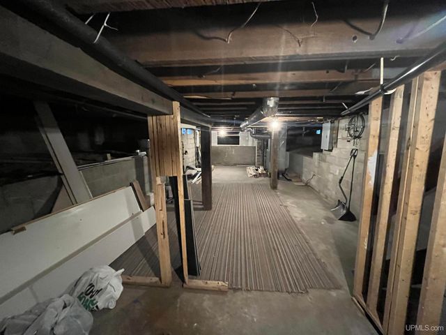 206 N 21st Street, Escanaba, MI 49829