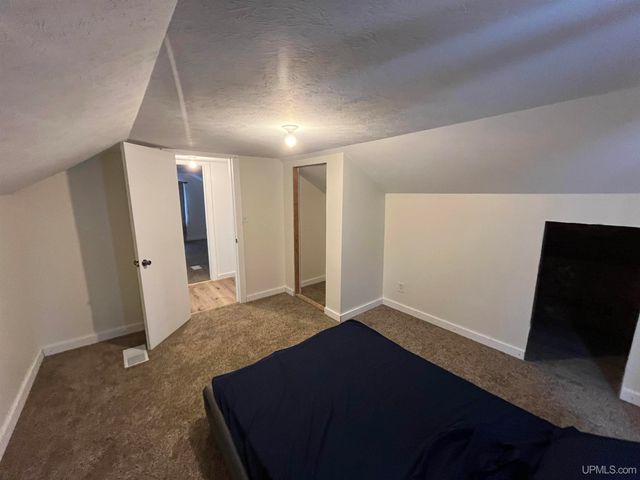 206 N 21st Street, Escanaba, MI 49829