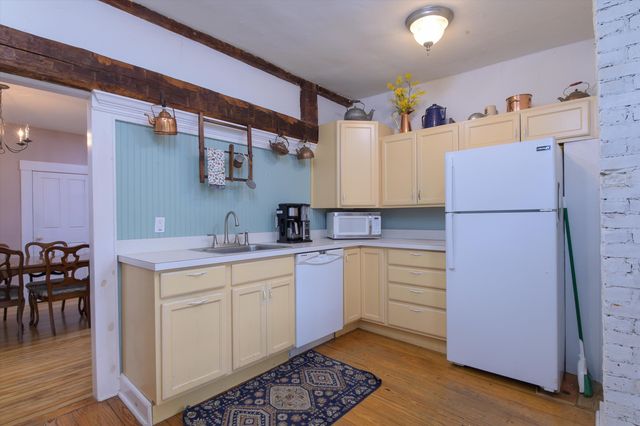 81 Main Street, Chester, VT 05143