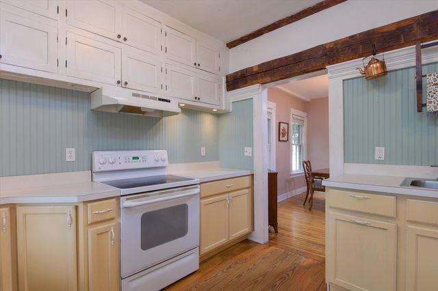 81 Main Street, Chester, VT 05143