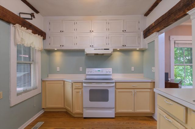 81 Main Street, Chester, VT 05143