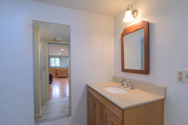 81 Main Street, Chester, VT 05143