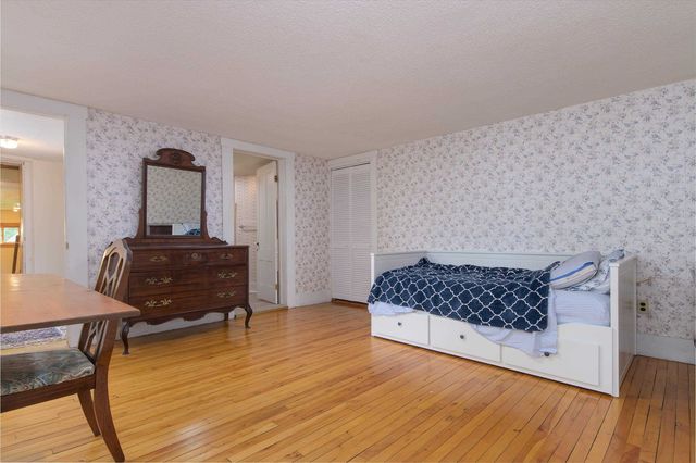 81 Main Street, Chester, VT 05143