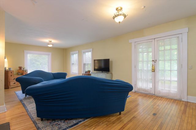 81 Main Street, Chester, VT 05143