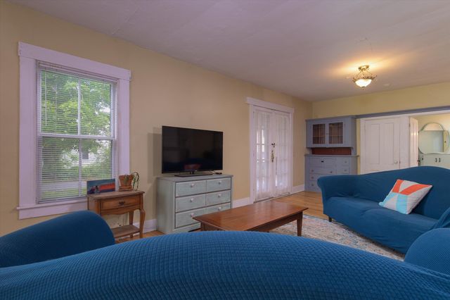81 Main Street, Chester, VT 05143