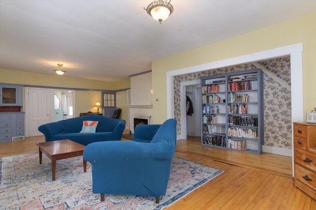 81 Main Street, Chester, VT 05143