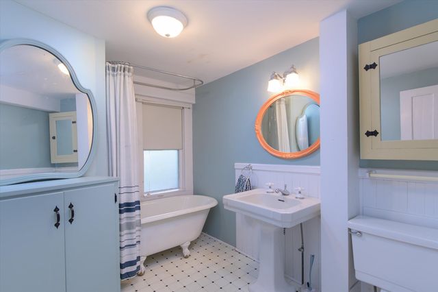 81 Main Street, Chester, VT 05143