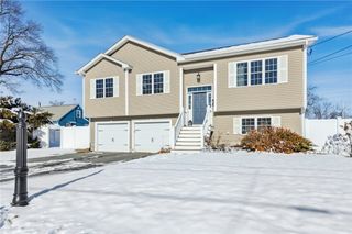 55 Dixie Avenue, Warwick, RI 02889