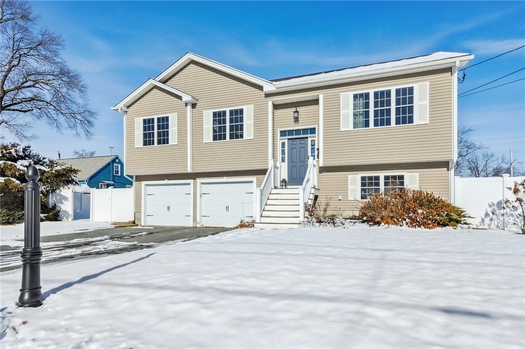 55 Dixie Avenue, Warwick, RI 02889