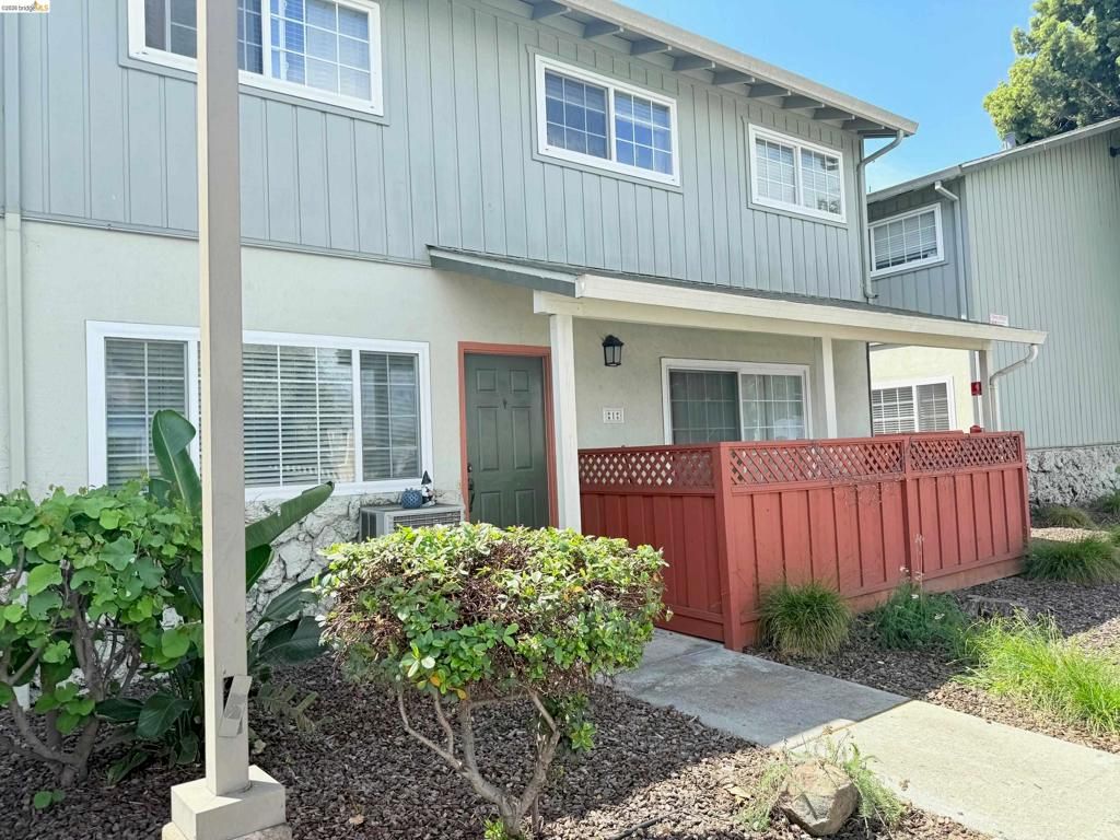 Image 15 of property listing at 650 Fargo Ave 1, San Leandro, CA 94579