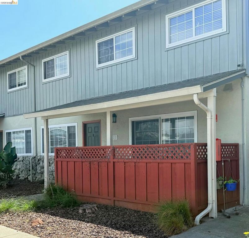 Image 3 of property listing at 650 Fargo Ave 1, San Leandro, CA 94579