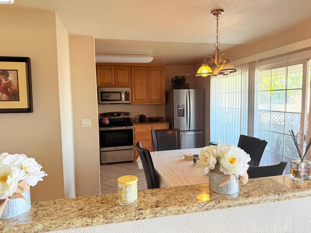 Image 7 of property listing at 650 Fargo Ave 1, San Leandro, CA 94579
