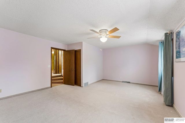 4020 N 103rd Plaza, Omaha, NE 68134