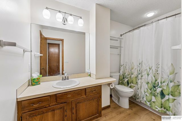 4020 N 103rd Plaza, Omaha, NE 68134