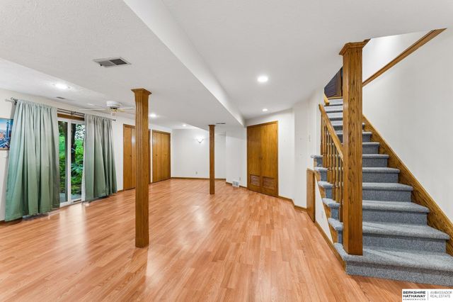 4020 N 103rd Plaza, Omaha, NE 68134