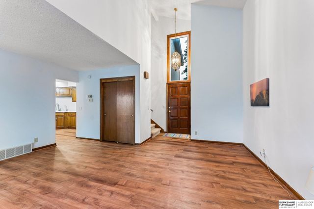 4020 N 103rd Plaza, Omaha, NE 68134