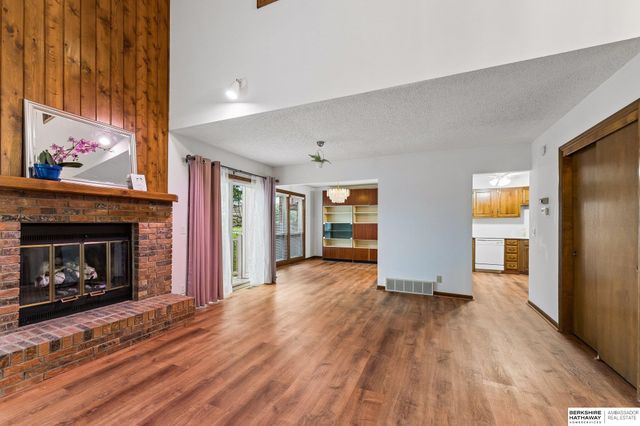4020 N 103rd Plaza, Omaha, NE 68134