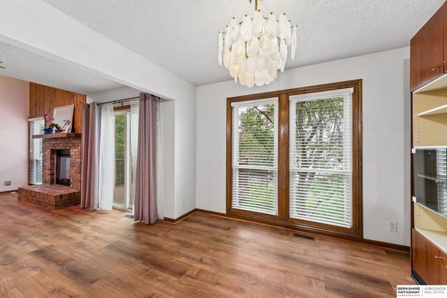 4020 N 103rd Plaza, Omaha, NE 68134