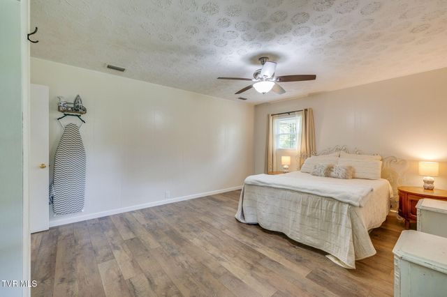 576 Buckingham Road, Gray, TN 37615