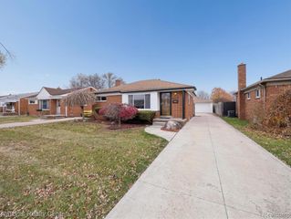 6554 Cardwell Street, Garden City, MI 48135