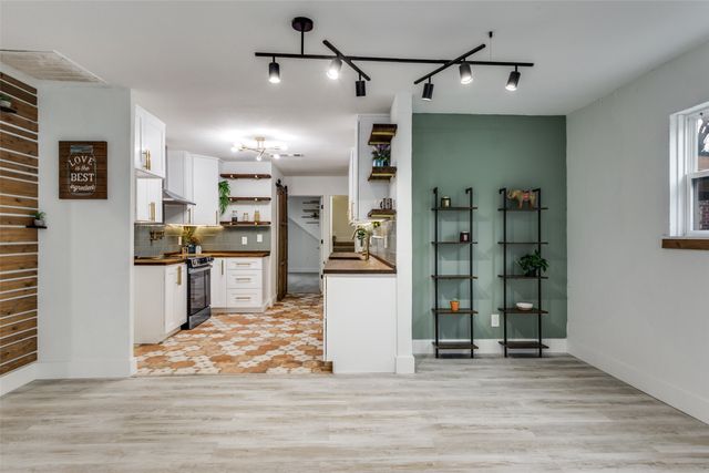 4221 Donnelly Avenue, Fort Worth, TX 76107