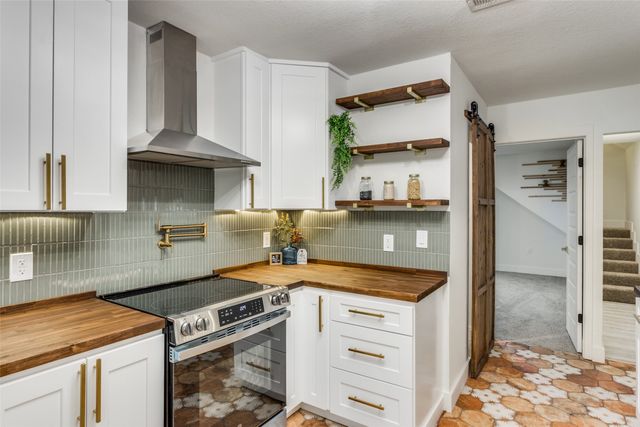 4221 Donnelly Avenue, Fort Worth, TX 76107