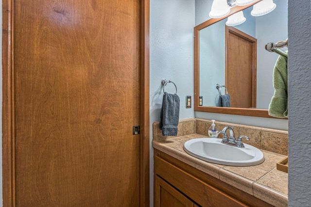 42203 Oak Lane, Oakhurst, CA 93644