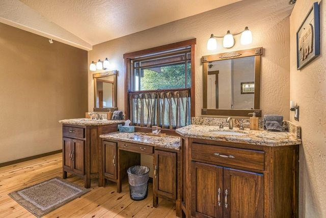 42203 Oak Lane, Oakhurst, CA 93644