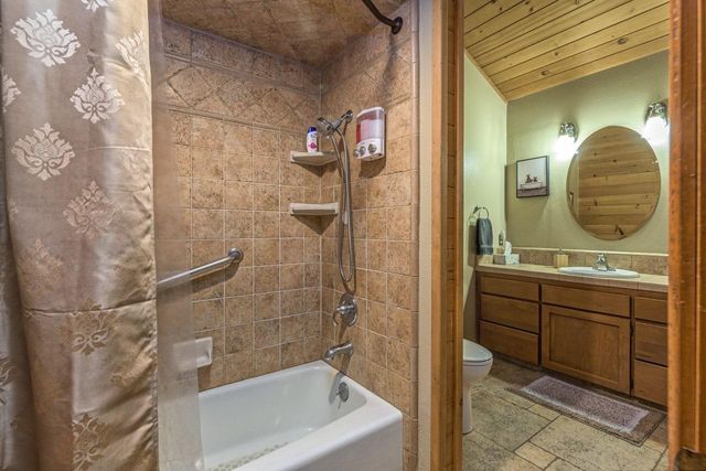 42203 Oak Lane, Oakhurst, CA 93644