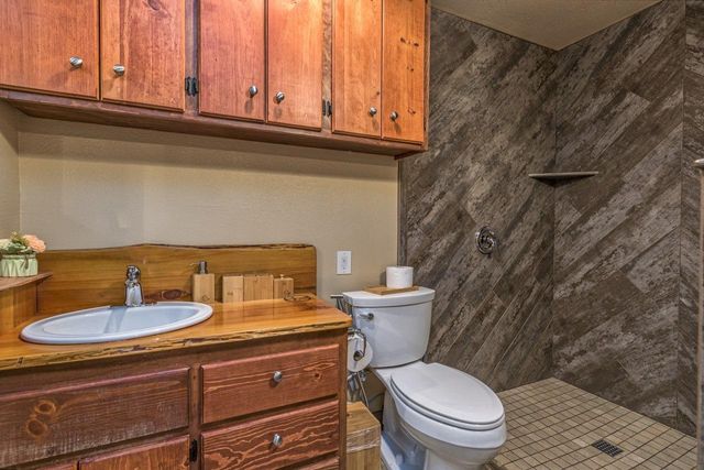 42203 Oak Lane, Oakhurst, CA 93644
