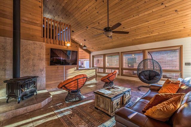 42203 Oak Lane, Oakhurst, CA 93644