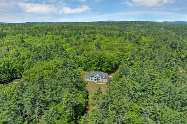 8 STONE FARM Road, Barrington, NH 03825