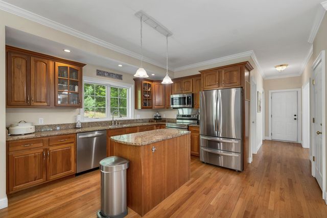 8 STONE FARM Road, Barrington, NH 03825
