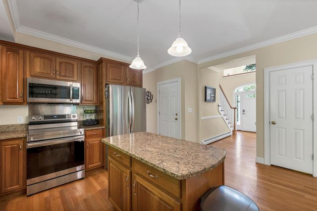 8 STONE FARM Road, Barrington, NH 03825